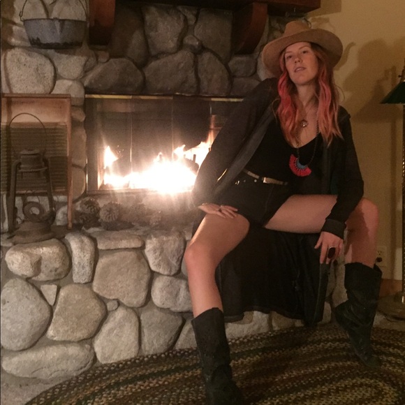 Meet your Posher, Alexa - Picture 8 of 11